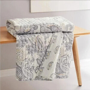 NWT Maribelle Paisley Quilted Throw‎ Grey - Levtex Home